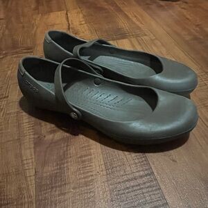 Womens Brown Crocs Alice Mary Janes Slip Resistant Flats Croc Sandles Size 10
